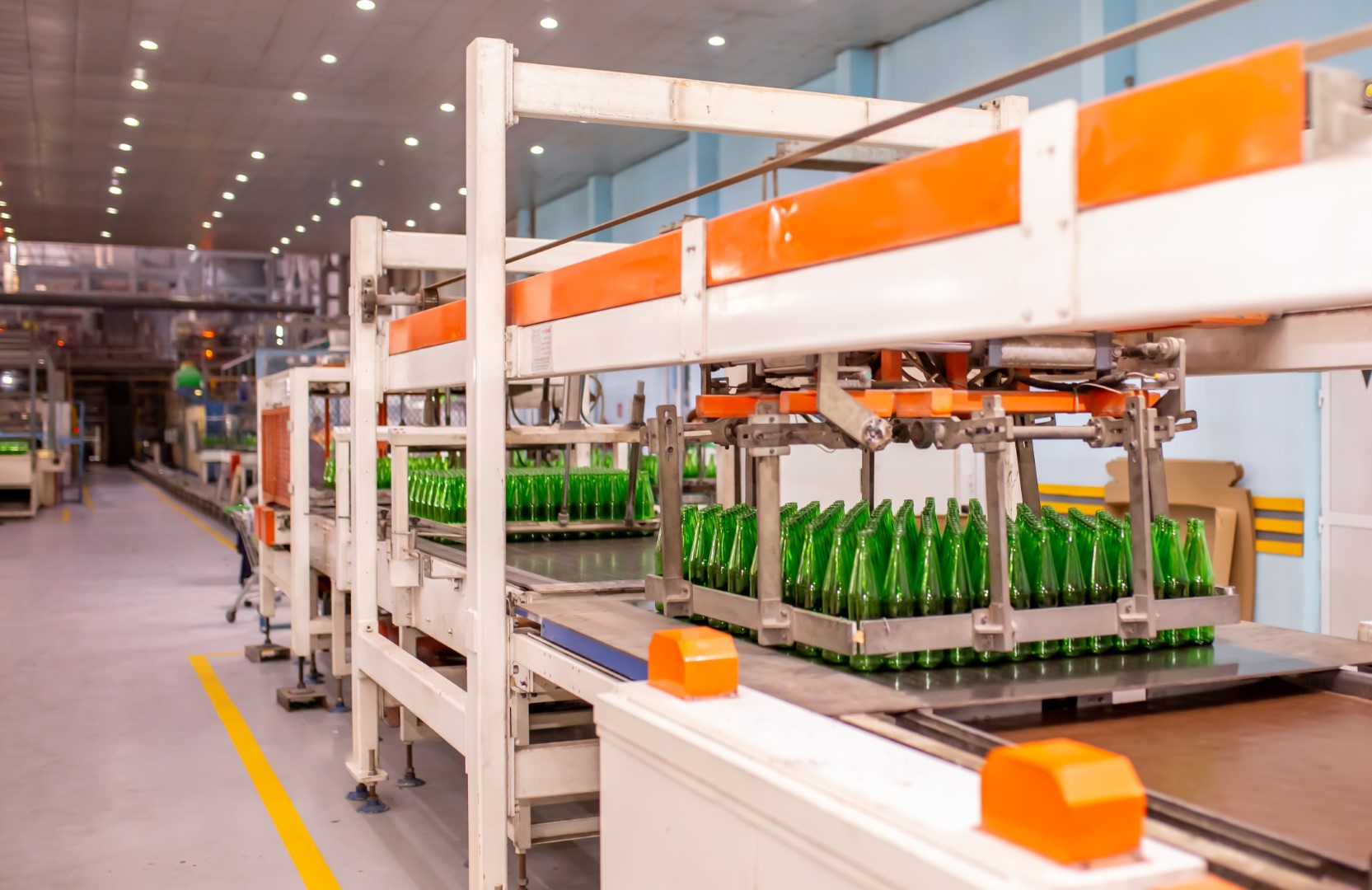 ¿Qué pasa con los envases industriales que contienen restos de producto?