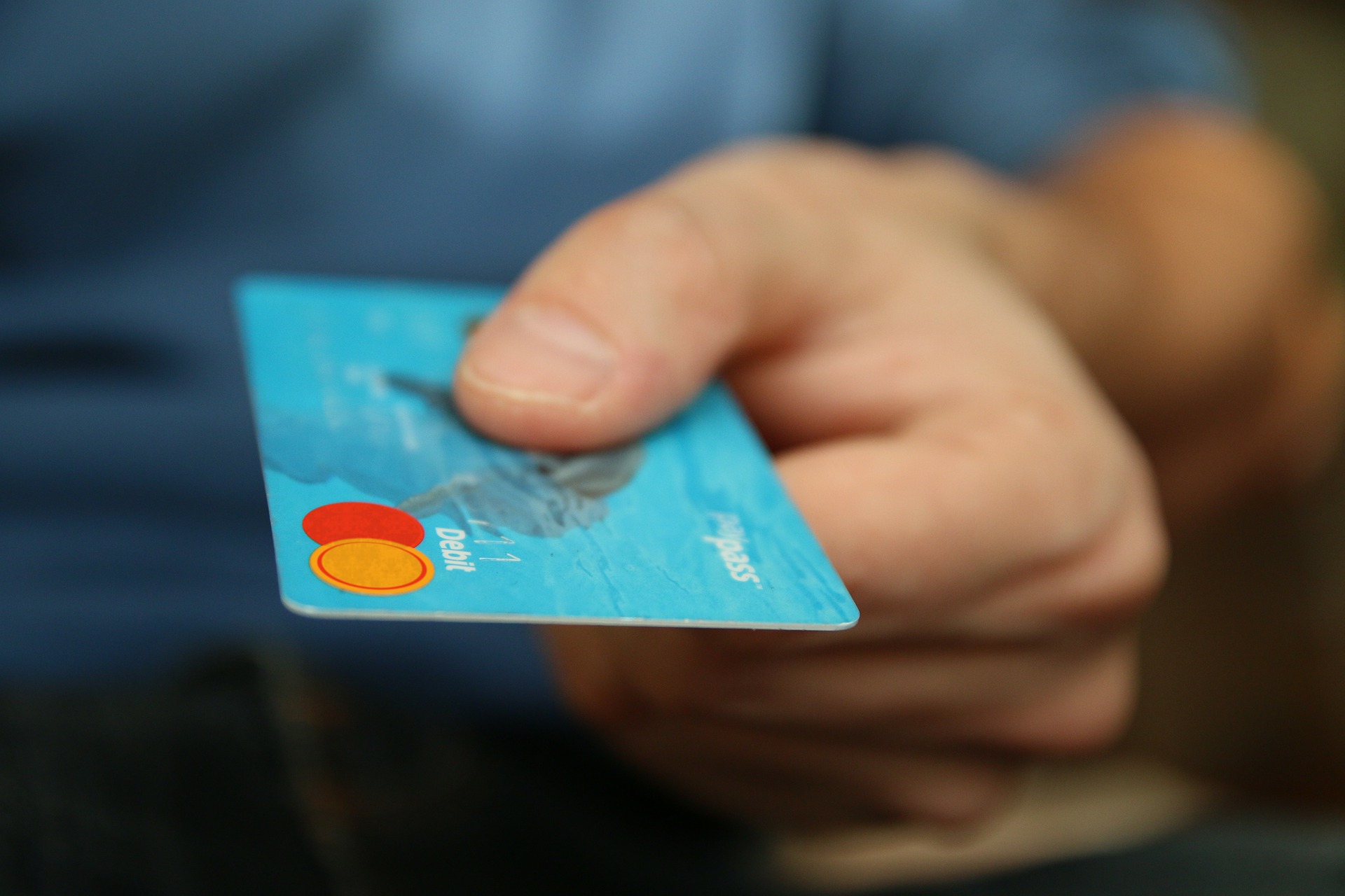 Fundación ECOLEC y Cofidis cierran un acuerdo pionero para  el reciclaje de tarjetas de crédito